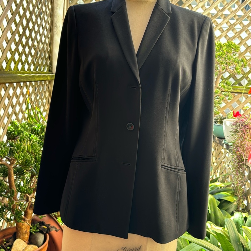 Ann Taylor Blazer Size 12p. Black, 2 front pockets Small shoulder pads. EUC